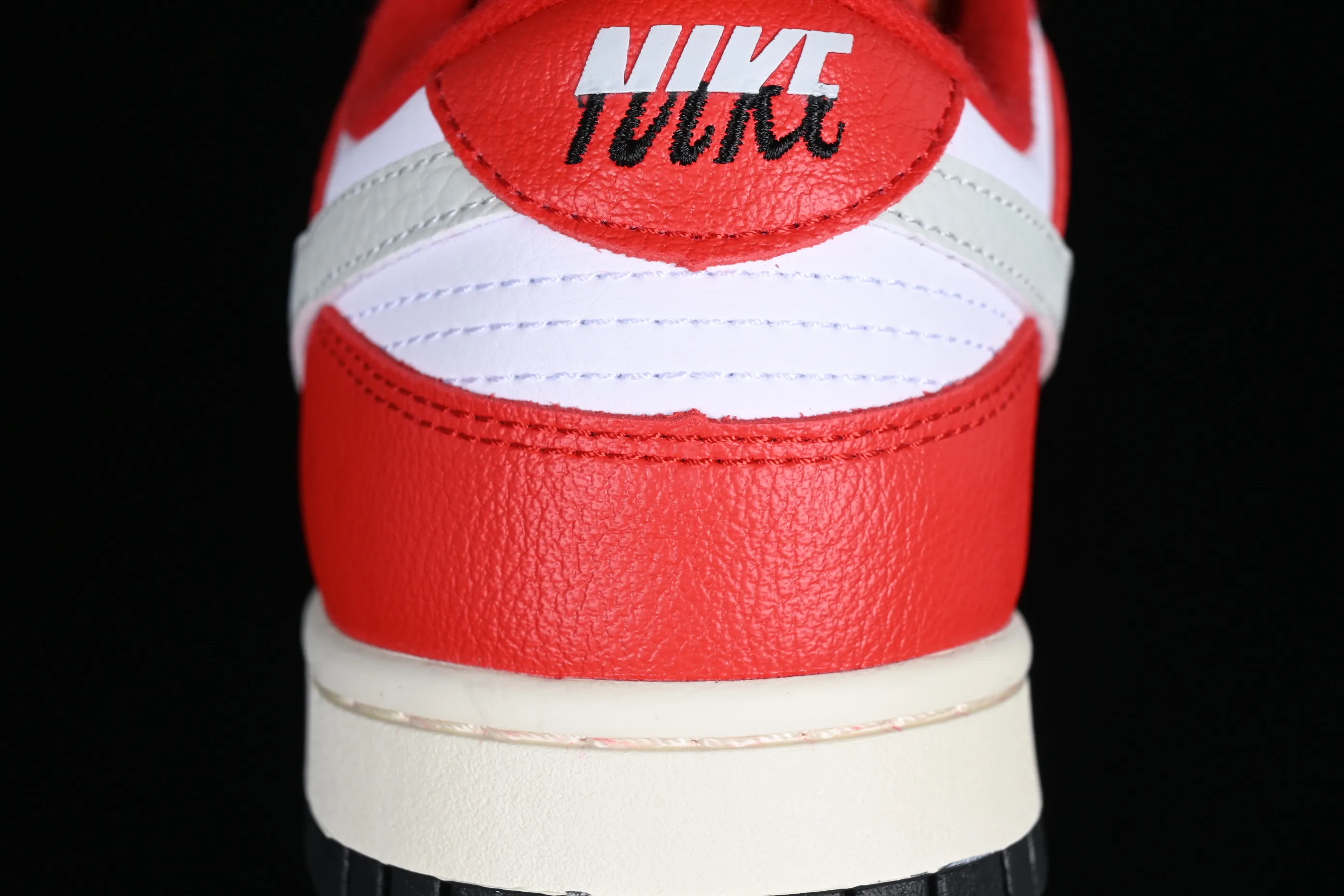 All Categories Nk SB Dunk Series Nk SB Dunk Low Low-top sneakers Cost-effective version Nk Dunk Low "Chicago Split" Chicago color matching SB low-top sports and leisure sneakers DZ2536-600
